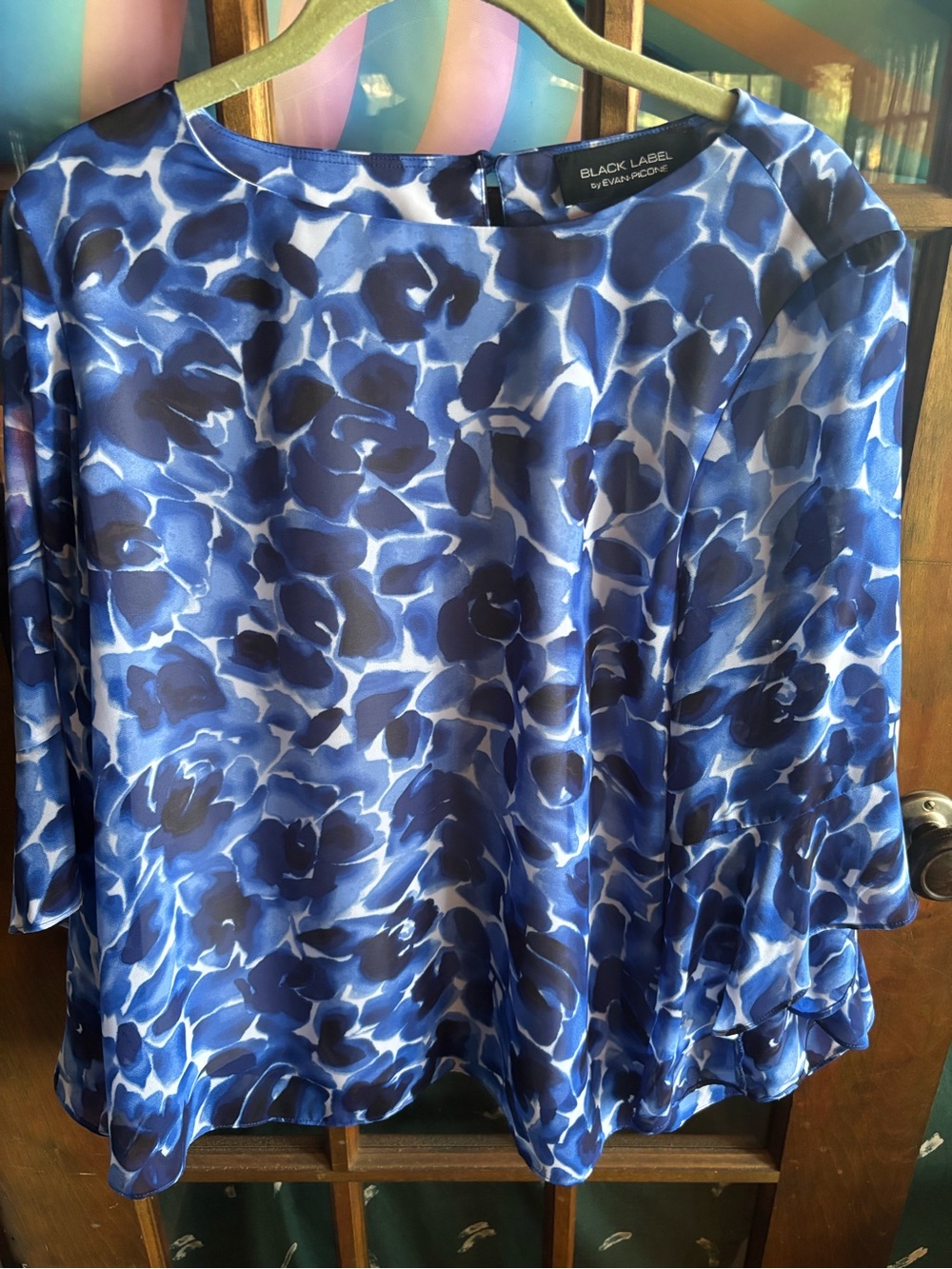 Black Label by Evan-Picone Blue Floral Satin Blouse
